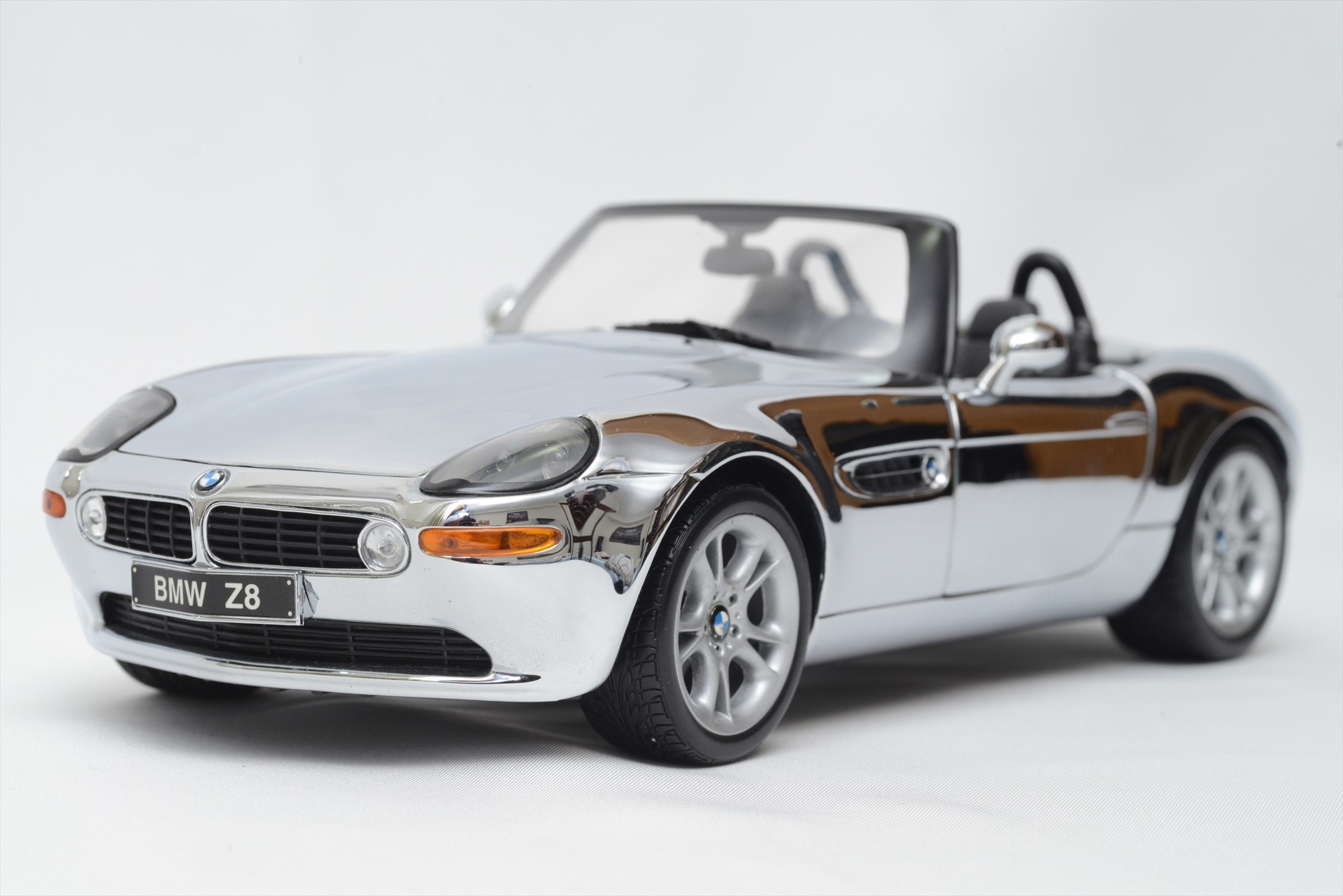 京商 1/18 BMW Z8 ②: 銀の備忘録