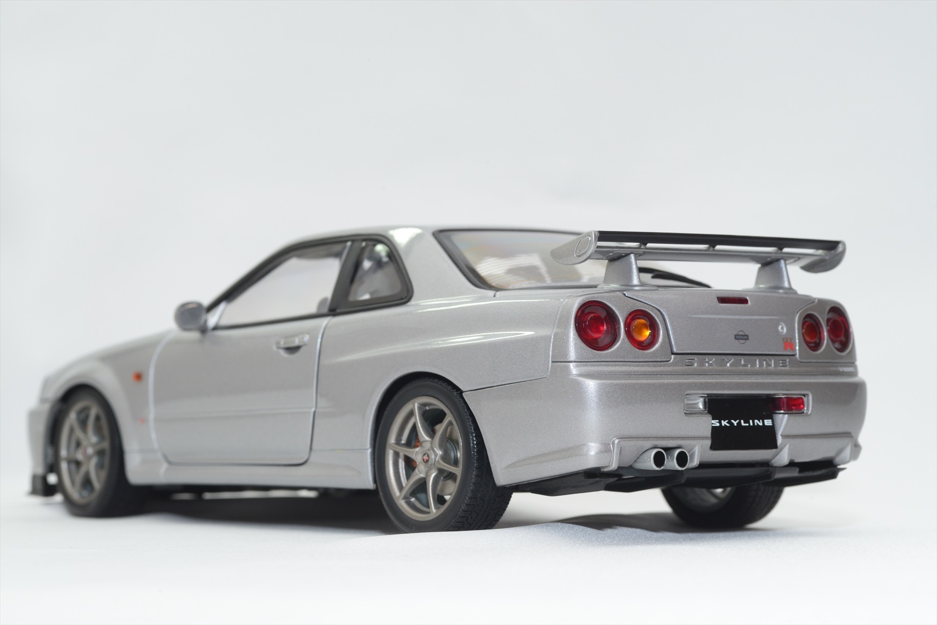 AUTOart 1/18 日産 スカイライン GT-R(R34) V-SPECⅡ②: 銀の備忘録 AUTOart 1/18 日産 スカイライン GT-R(R34) V-SPECⅡ②: 銀の備忘録