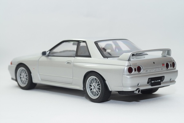 AUTOart 1/18 日産 スカイライン GT-R (R32) VスペックII: 銀の備忘録