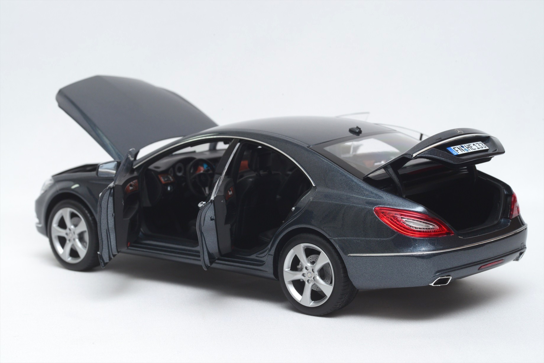 RARE 1/18 Norev Mercedes-Benz CLS 350 CGi (White
