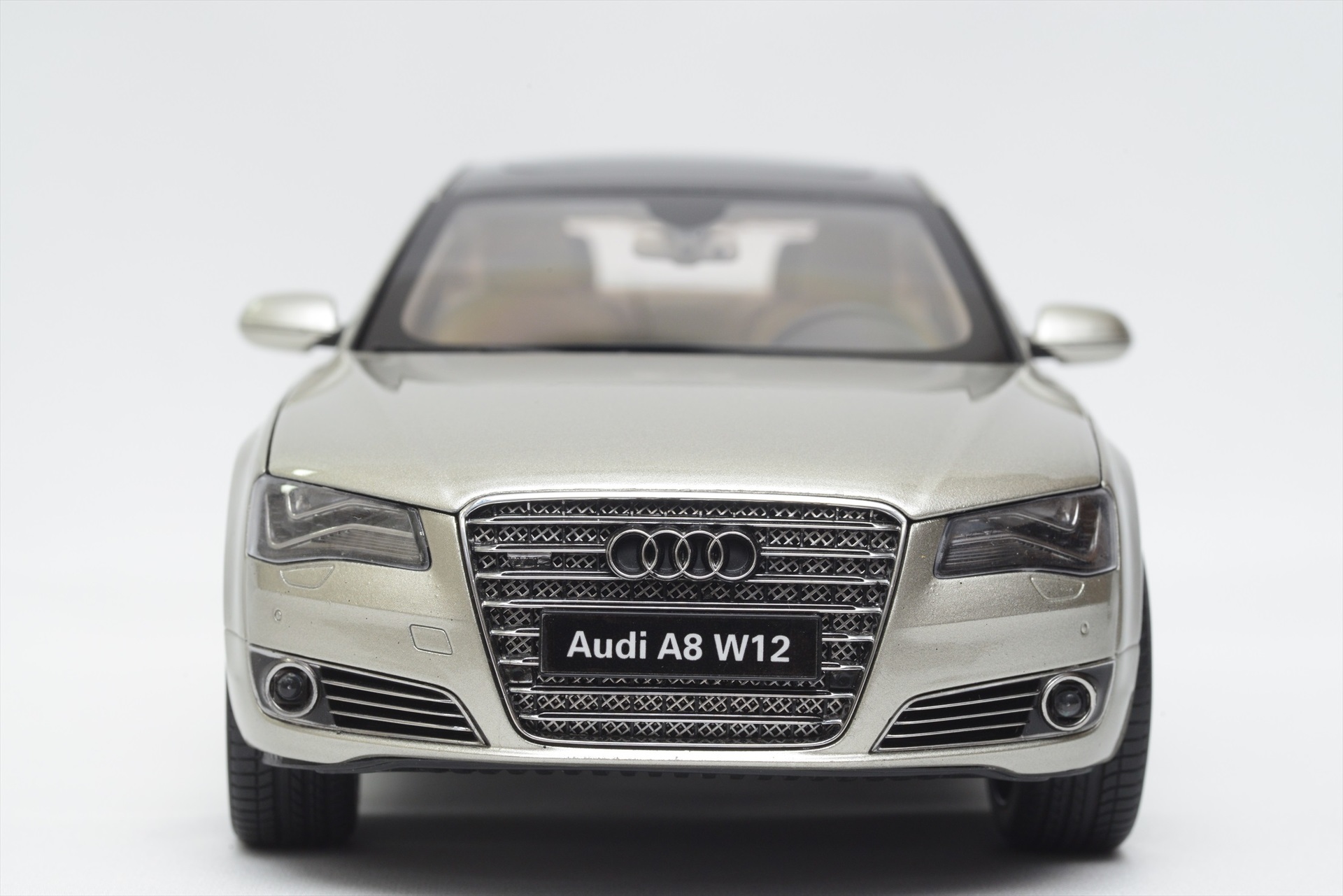 最終値下げ A8 アウディAudi L 京商(ミニカー） 1/18 W12