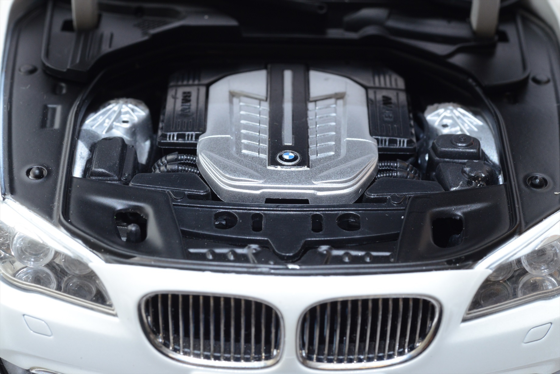京商 1/18 BMW 760Li(F02): 銀の備忘録 京商 1/18 BMW 760Li(F02): 銀の備忘録